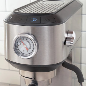 Kit Cafeteira Espresso Compacta e Moedor de Café Elétrico Oster